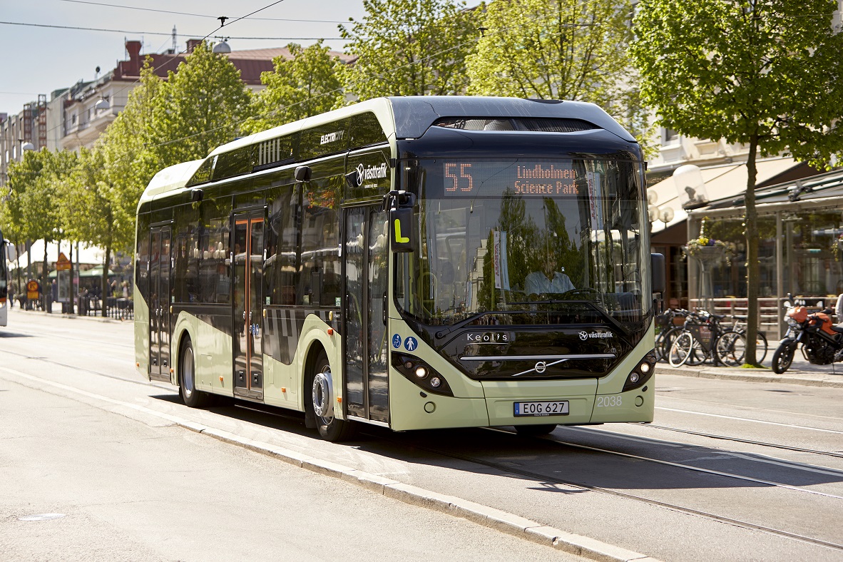 Volvo 7900 Electric Hybrid 2016.jpg